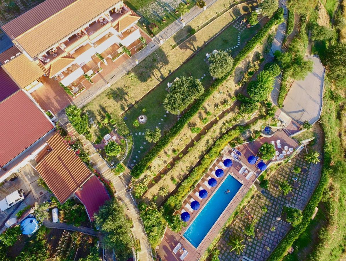 Villa Del Conte Drapia ภายนอก รูปภาพ