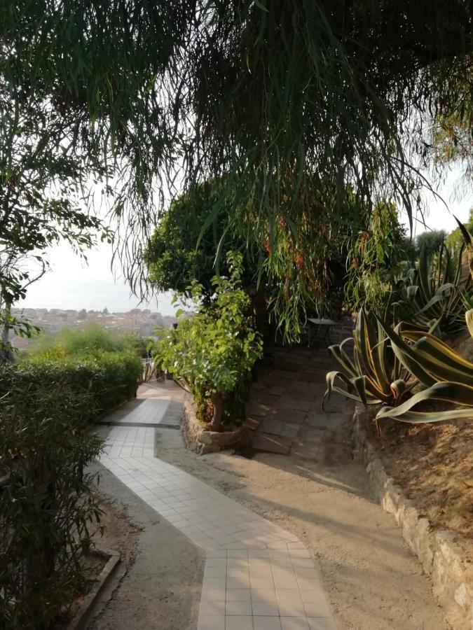 Villa Del Conte Drapia ภายนอก รูปภาพ