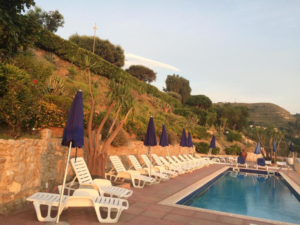 Villa Del Conte Drapia ภายนอก รูปภาพ