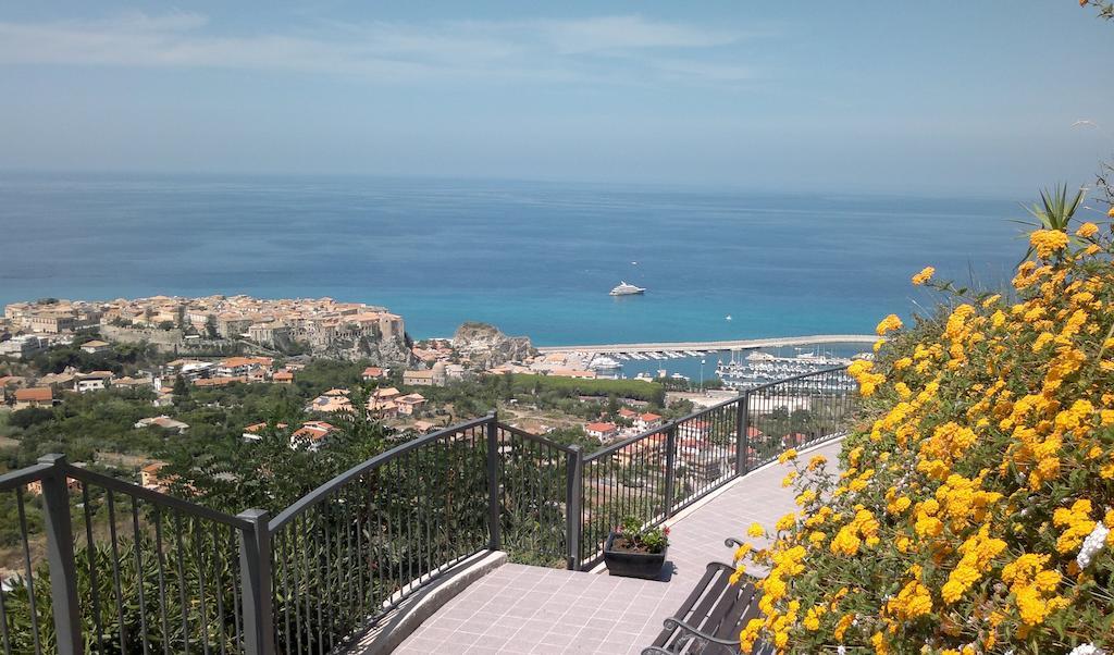 Villa Del Conte Drapia ภายนอก รูปภาพ