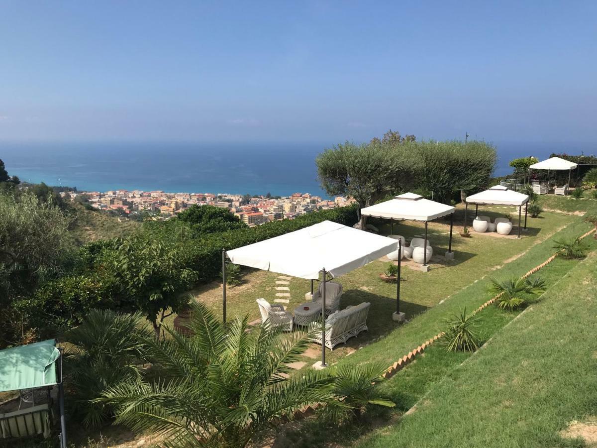 Villa Del Conte Drapia ภายนอก รูปภาพ
