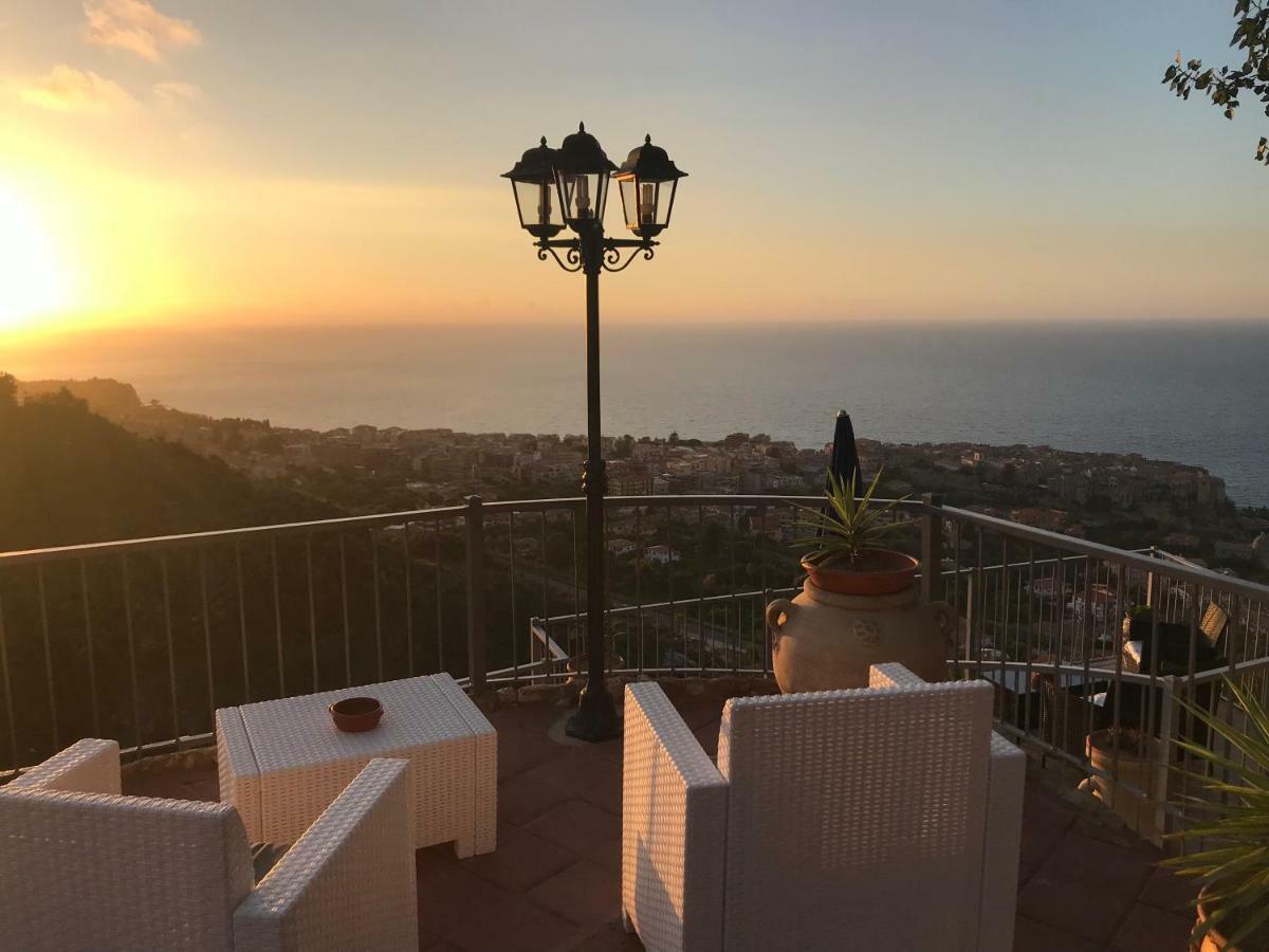 Villa Del Conte Drapia ภายนอก รูปภาพ
